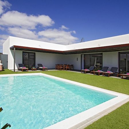 Villa Los Mojones: Luxury Retreat with Heated Pool near Old Town Tias Exterior photo