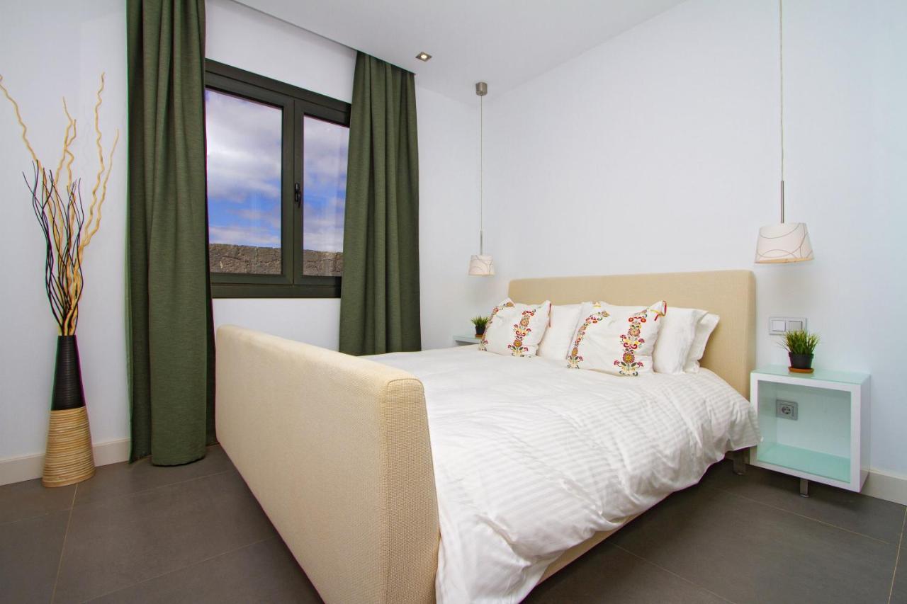Villa Los Mojones: Luxury Retreat with Heated Pool near Old Town Tias Exterior photo