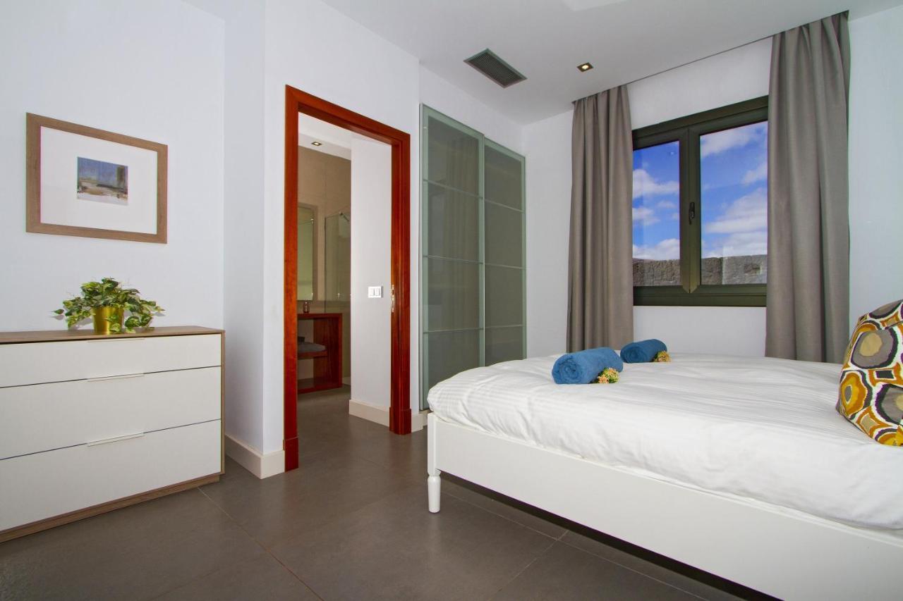 Villa Los Mojones: Luxury Retreat with Heated Pool near Old Town Tias Exterior photo