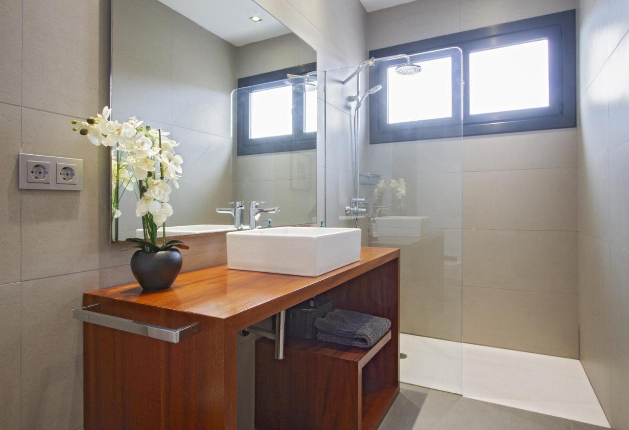Villa Los Mojones: Luxury Retreat with Heated Pool near Old Town Tias Exterior photo