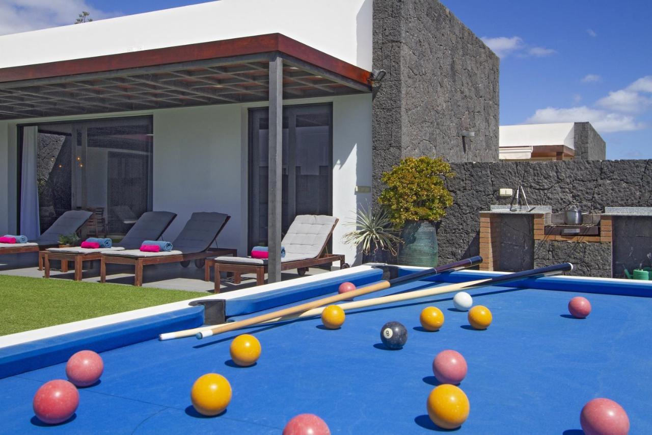 Villa Los Mojones: Luxury Retreat with Heated Pool near Old Town Tias Exterior photo