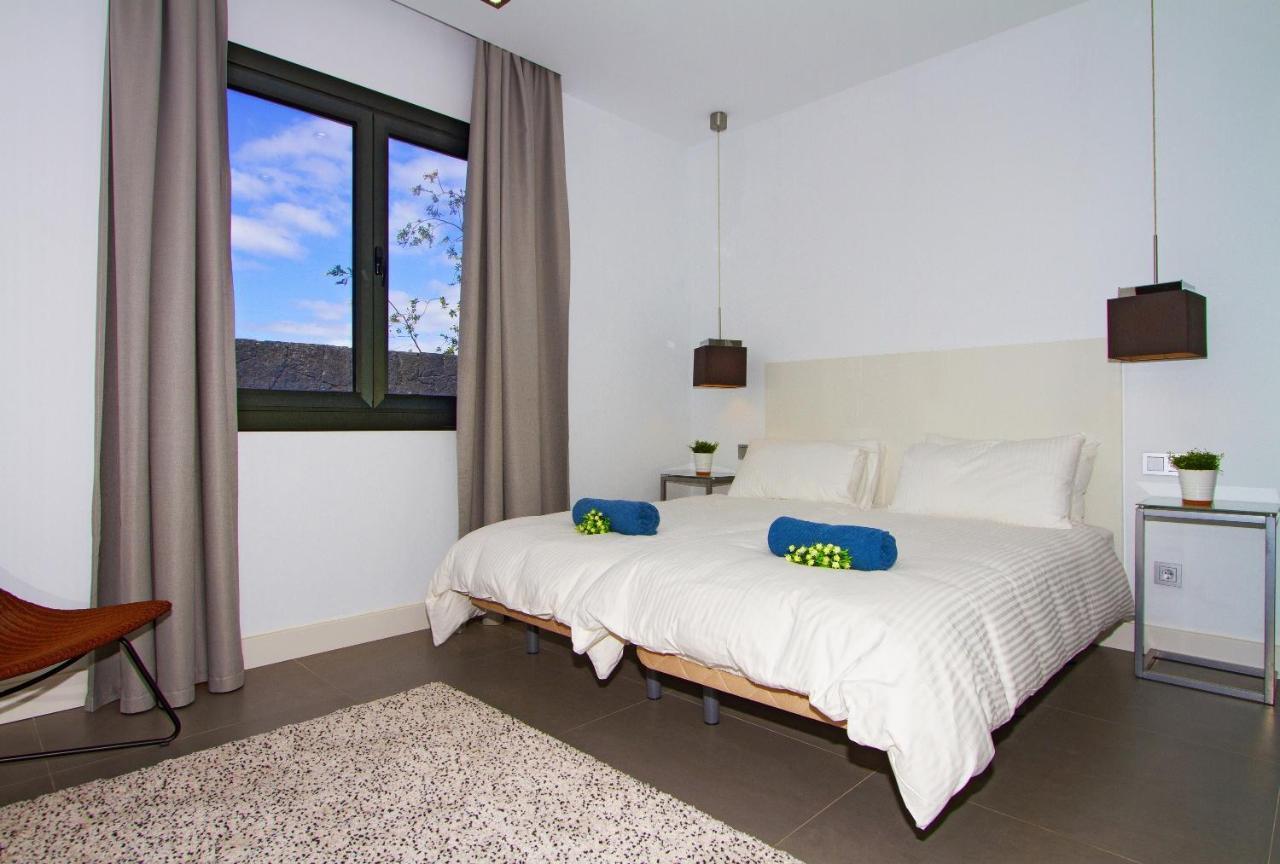 Villa Los Mojones: Luxury Retreat with Heated Pool near Old Town Tias Exterior photo